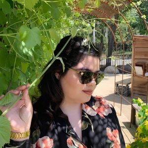 Meet your Posher, Leonela